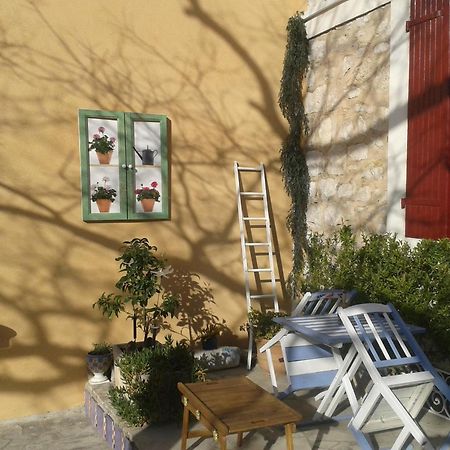 B&B Le Clos Des Cigales Кассі Номер фото
