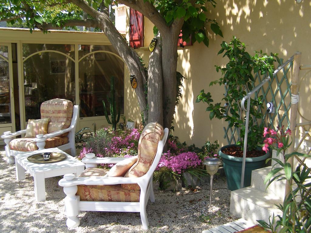 B&B Le Clos Des Cigales Кассі Екстер'єр фото